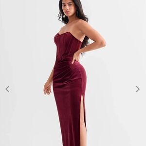 Chic Strapless Wine Dress